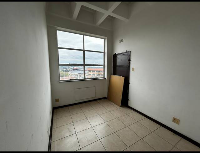230M² WAREHOUSE TO LET IN WYNBERG